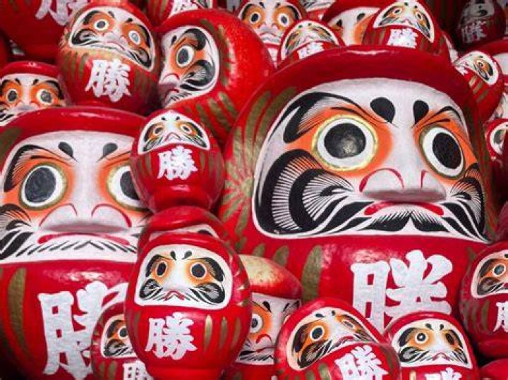 Why are Daruma dolls weighted at the bottom?